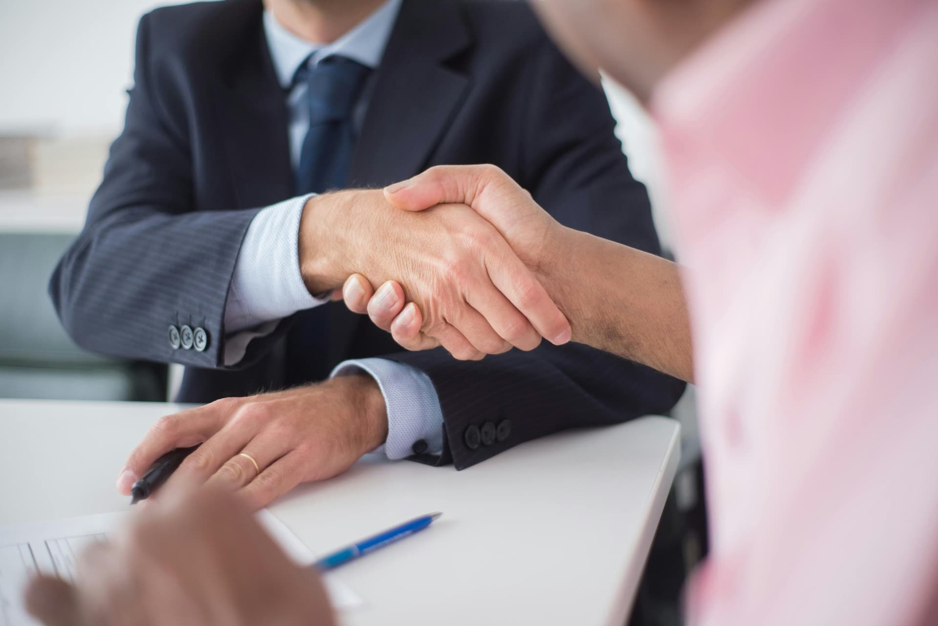 ¿Por qué contratar un consultor de comunicación? Construye una estrategia sólida - Artículo de blog de Maco&Co sobre comunicación estratégica y empresarial