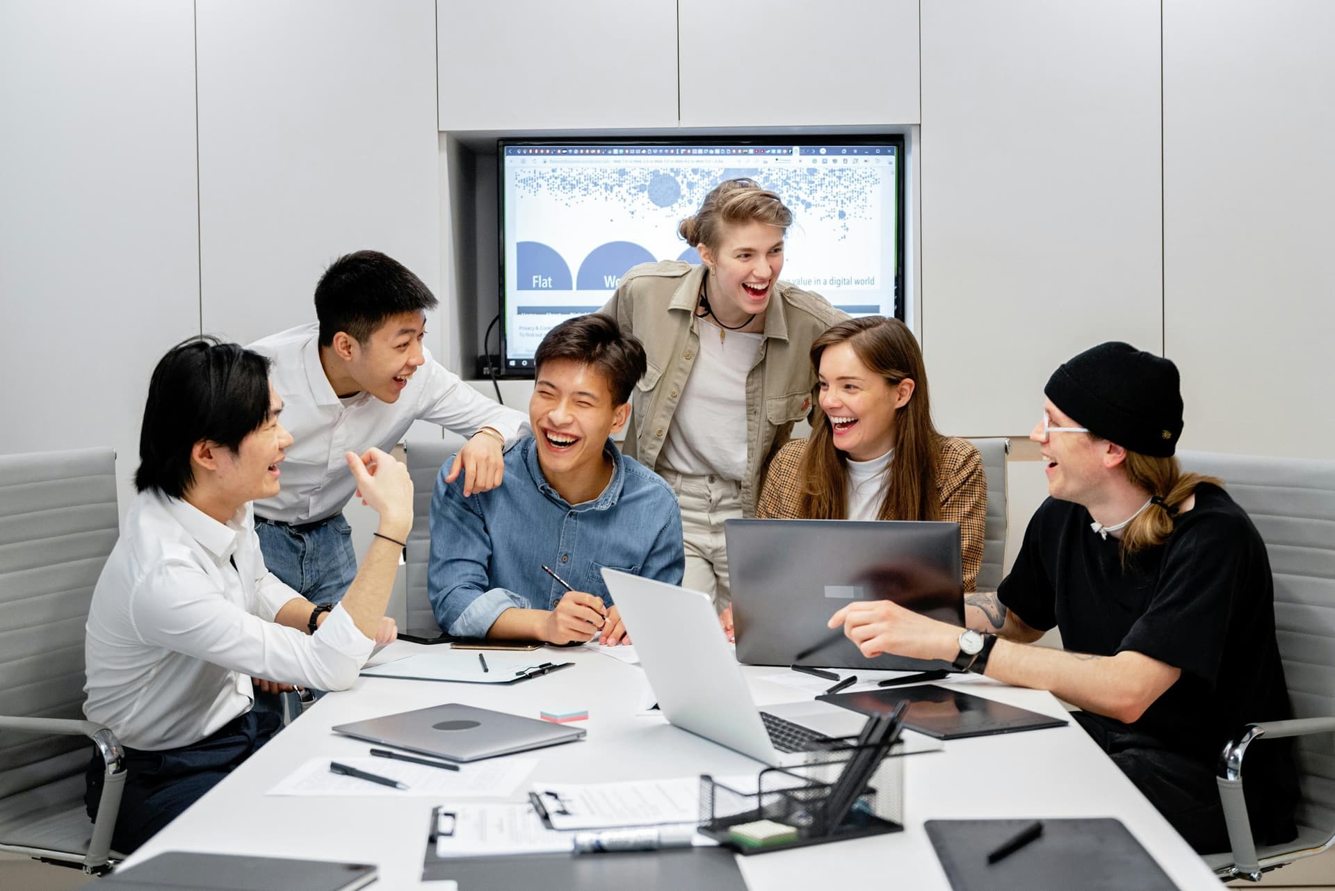 Is humor in communication a double-edged sword? - Artículo de blog de Maco&Co sobre comunicación estratégica y empresarial