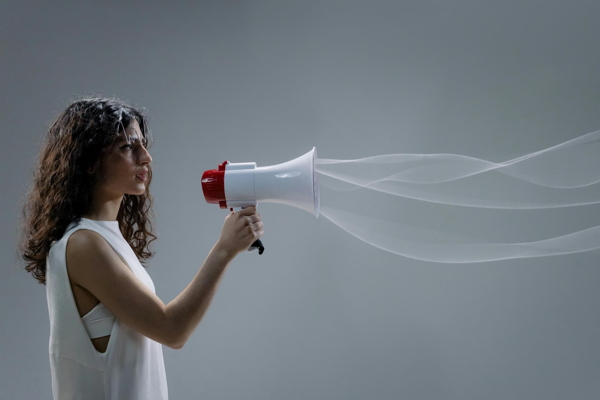 Sé tu propia voz y evita que hablen por ti - Artículo de blog de Maco&Co sobre comunicación estratégica y empresarial