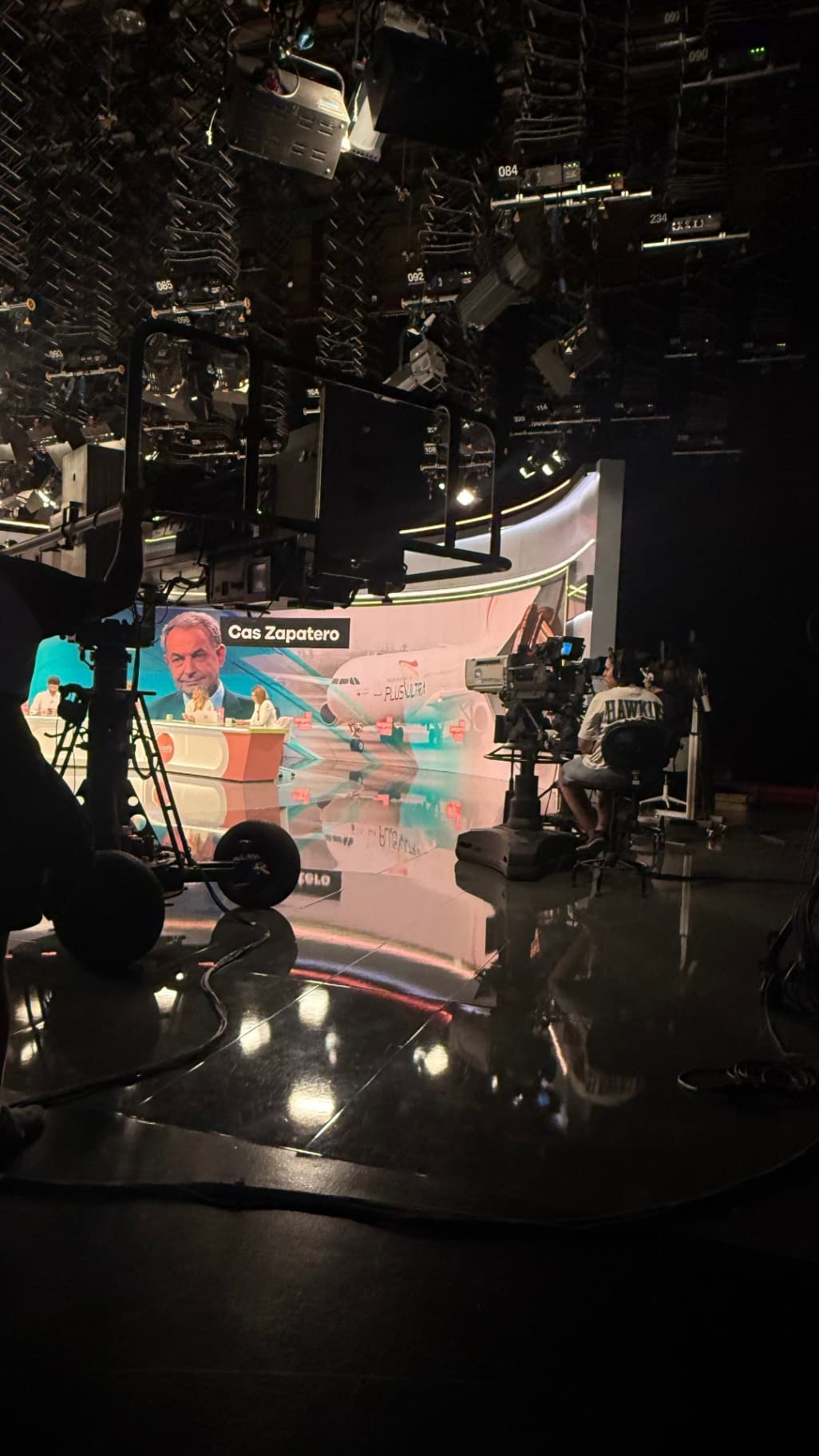 Lo que nadie ve cuando un profesional sale en televisión - Artículo de blog de Maco&Co sobre comunicación estratégica y empresarial