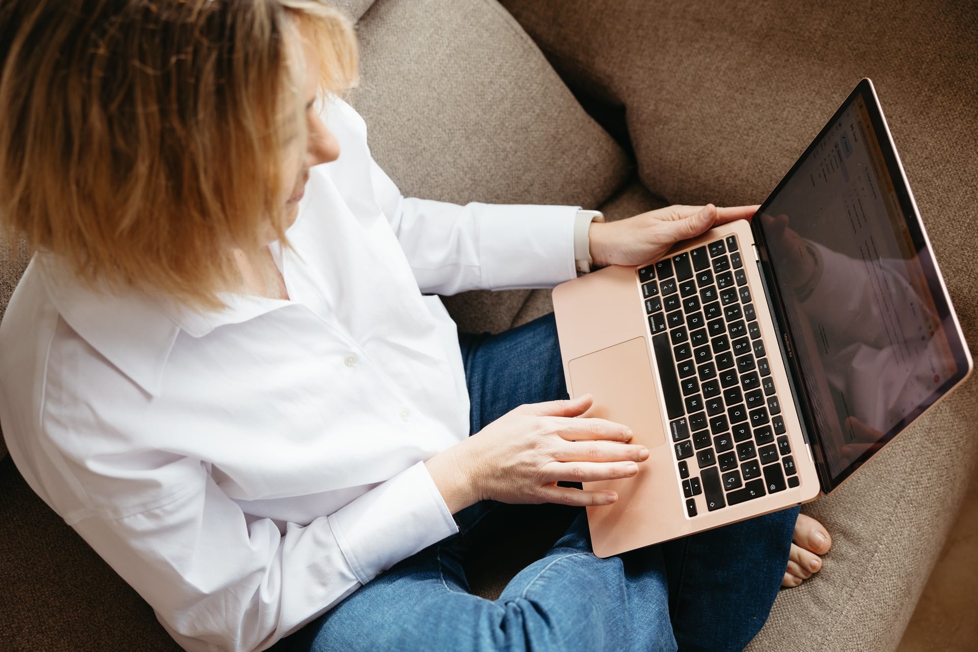 María José Vacas trabajando en estrategias de comunicación empresarial - Consultora de comunicación Maco&Co